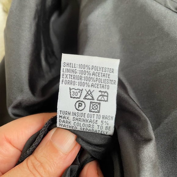 Beautiful floral skirts ,has lining the top of skirts is stretchy - Picture 9 of 9